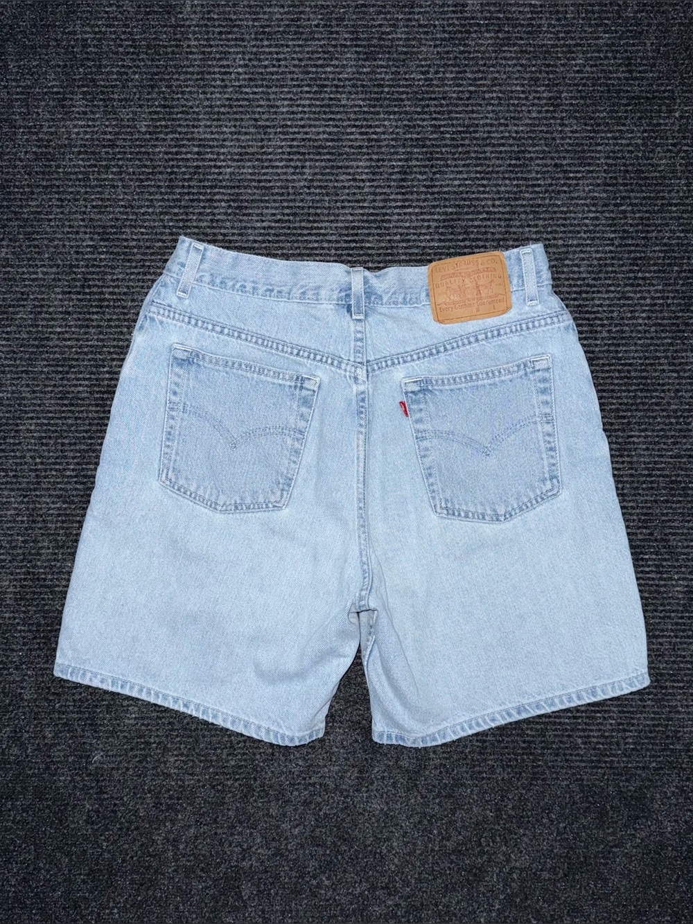 Vintage Y2K Levi’s Relaxed Fit Denim Shorts Women’s 14 / 30 Light Wash Jorts
